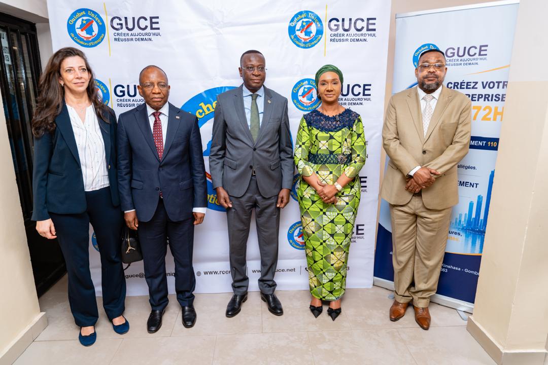Visite de travail du Vice-Premier Ministre et Ministre d'État au Guichet Unique de Création d'Entreprise