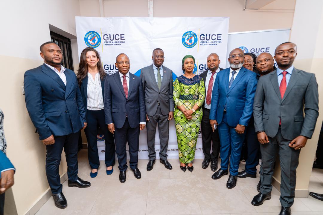 Photo de famille de la délégation gouvernementale et des équipes du GUCE